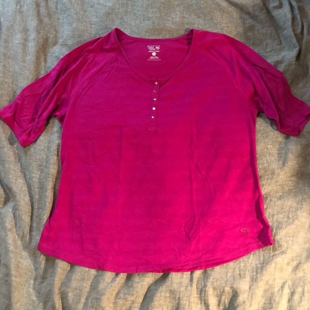 Mountain Hardware 3/4 Sleeve Tee